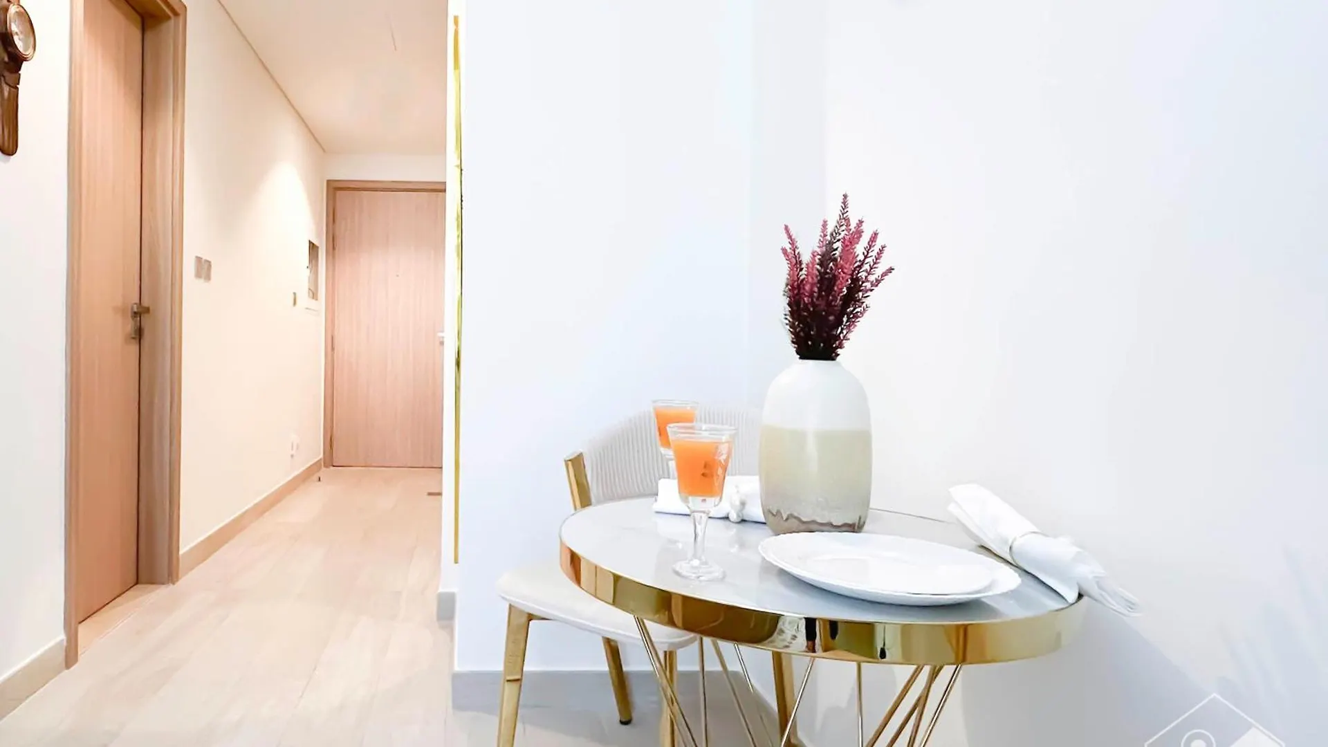 アパート Studio In Azizi Riviera Comfort And Convenience ドバイ